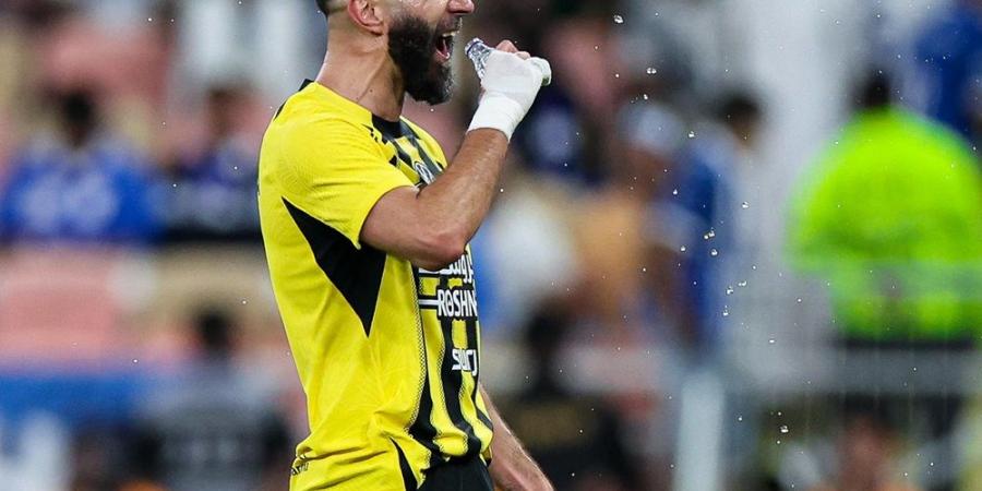 شاهد .. بنزيما يضيف الثالث لاتحاد جدة