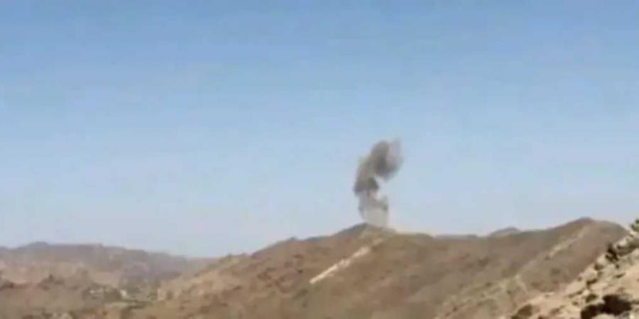 قذائف حوثية تودي بحياة امرأة وتُصيب 6 مدنيين من أسرة واحدة في المسيمير بمحافظة لحج