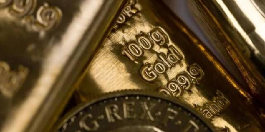 الذهب يتجه لتكبد خسائر أسبوعية مع ارتفاع الدولار