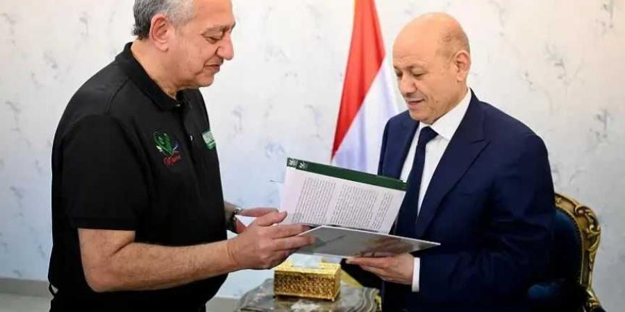الرئيس رشاد العليمي يشكر السعودية على دعمها الجديد والمستمر لليمن
