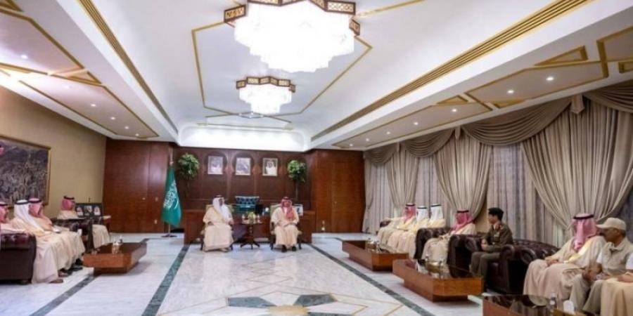 وزير الداخلية يلتقي نائب أمير منطقة مكة المكرمة وأعضاء اللجنة الدائمة للحج والعمرة بإمارة المنطقة