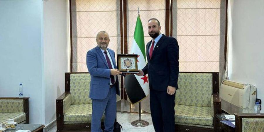 وزير الإعلام يبحث التعاون الإعلامي الفضائي مع شركة تركسات