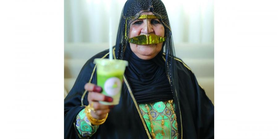 «الجدة حليمة» ساعدت ابنتها بفيديو «الماتشا» فتحولت إلى وجه إعلاني