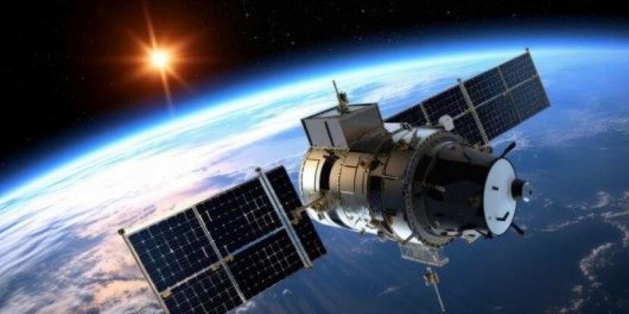 خبير: الأقمار الصناعية التي تعمل بالذكاء الاصطناعي قد تستخدم لأغراض عسكرية