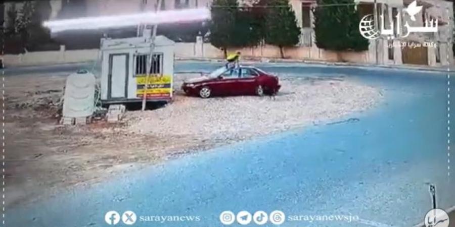 العناية الإلهية تحول دون وقوع كارثة .. شاهد كيف نجى طفل من بين أنياب كلاب ضالة في إربد