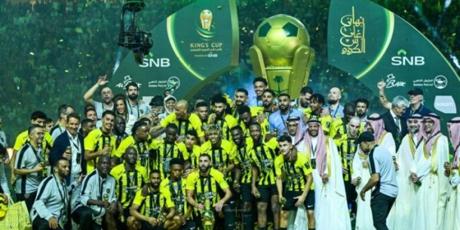 العروس تتزيَّن بالأصفر والأسود في ليلة أسطوريَّة
