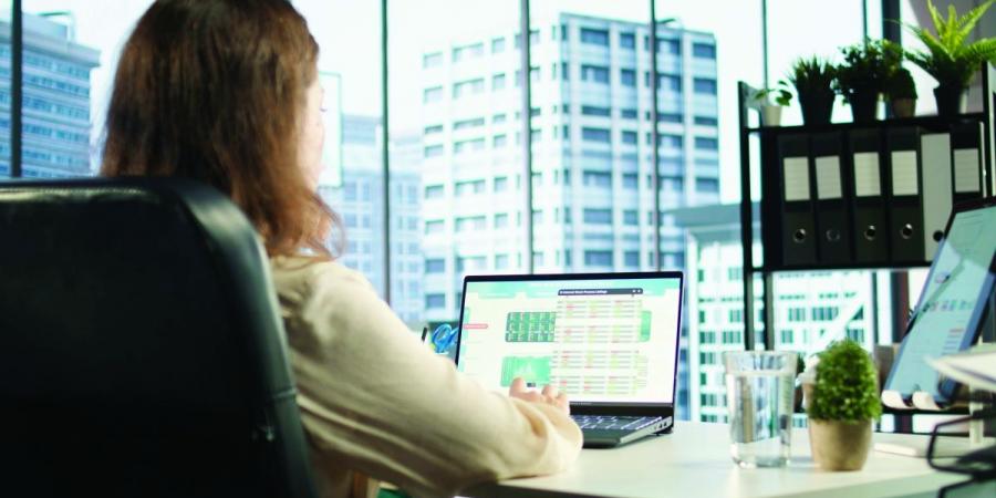 أزواج يشترطون الحصول على نسبة من الراتب للموافقة على عمل الزوجة