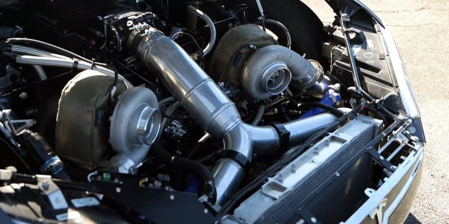سيارة تسلا Model S تنفجر بقوة 1700 حصان بعد تزويدها بمحرك سباقات Chevy العملاق