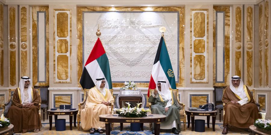 أمير الكويت ومنصور بن زايد يبحثان العلاقات الأخوية وتعزيز التعاون المشترك بين البلدين