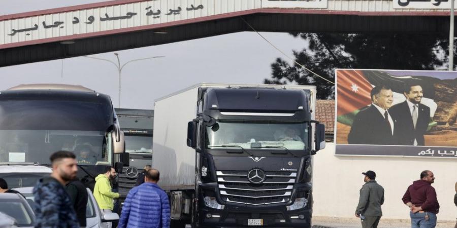 1700 شاحنة غادرت الاثنين من الأردن إلى سوريا.. تضاعف الصادرات والإسمنت أبرزها
