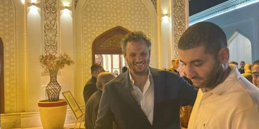 الخطيب وممدوح عيد يقدمان واجب العزاء في والدة عمرو الجنايني «صور»
