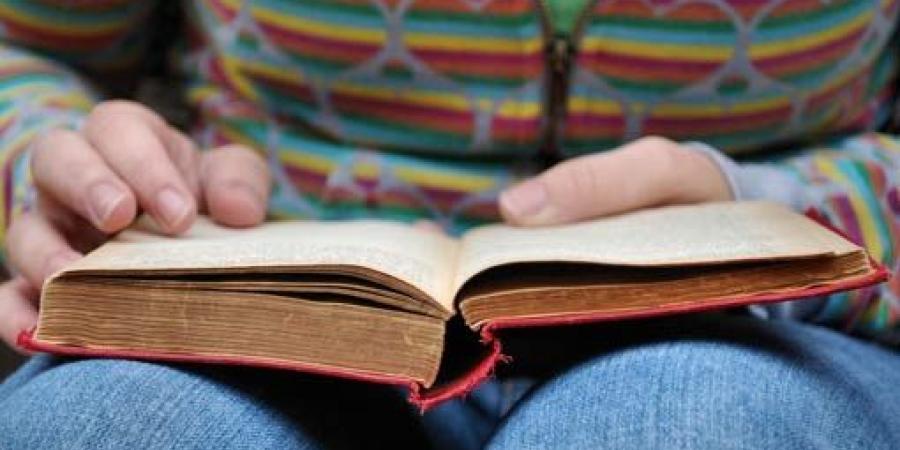 تظاهرة "لنقرأ 100 كتاب" للتشجيع على المطالعة والاحتفاء بالكتاب والكتابة