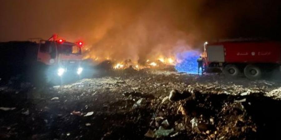 اندلاع حريق كبير لليوم الثاني على التوالي في مكب نفايات عشوائي في دير الزهراني والاهالي يناشدون
