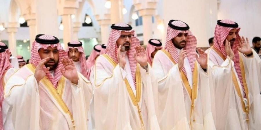 أمير منطقة جازان ونائبه يؤديان صلاة عيد الأضحى