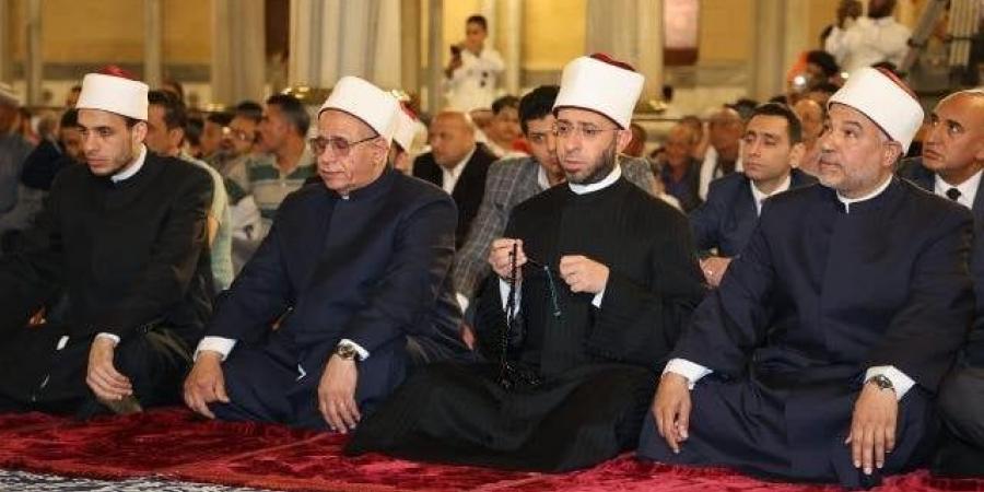 وزير الأوقاف يشهد صلاة الجمعة بمسجد الحسين بالقاهرة