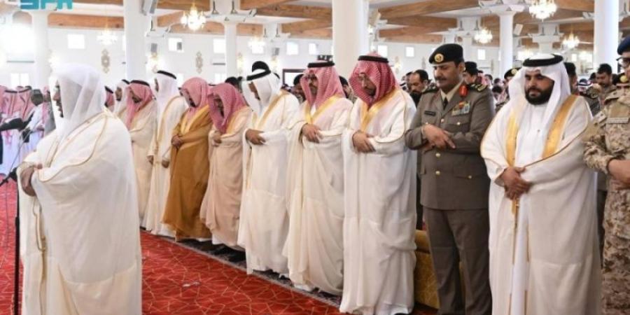 نائب أمير منطقة عسير يؤدي صلاة عيد الأضحى