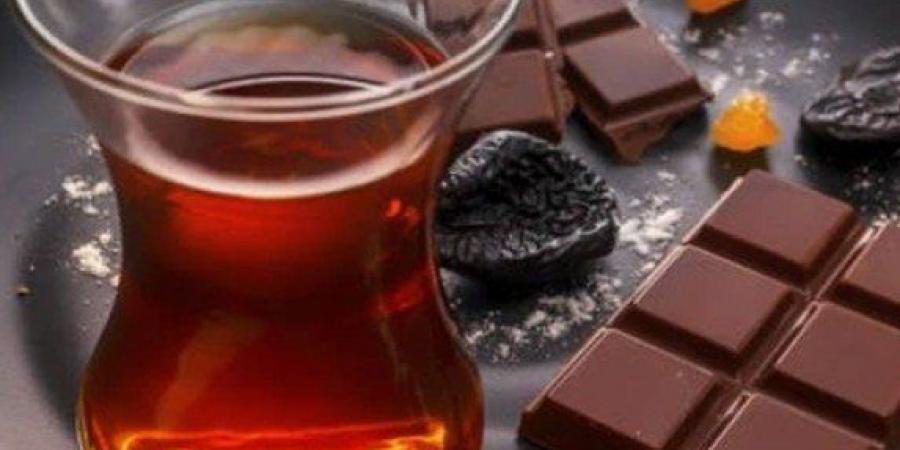 دراسة: تناول الشاي مع الشوكولاتة يساهم في خفض ضغط الدم وتحسين صحة القلب