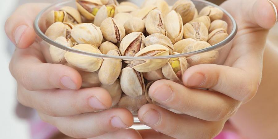 الفستق للأطفال .. كنز صحي أكثر من "مجرد قرمشة"