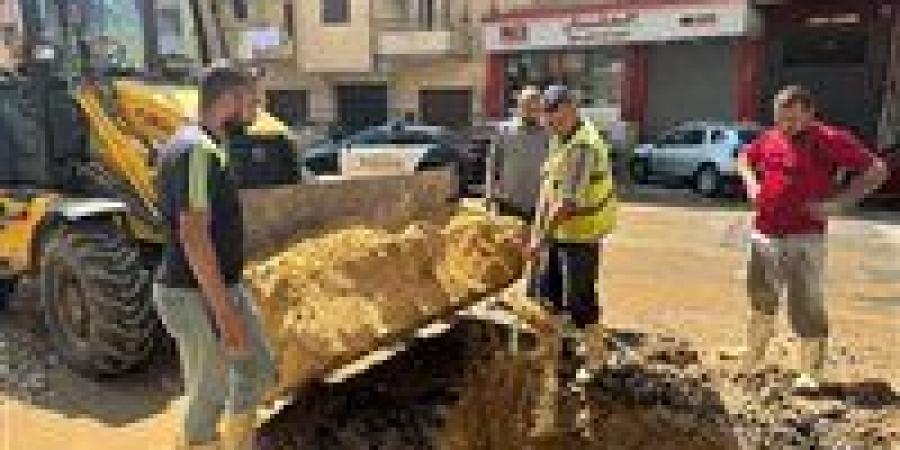 محافظ الجيزة يتابع إصلاح كسر ماسورتي مياه بشارع ترسا خلال إجازة عيد الأضحى