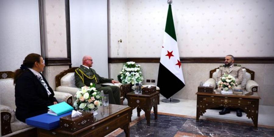 وزير الدفاع يبحث مع الملحق العسكري والجوي التشيكي تعزيز التعاون