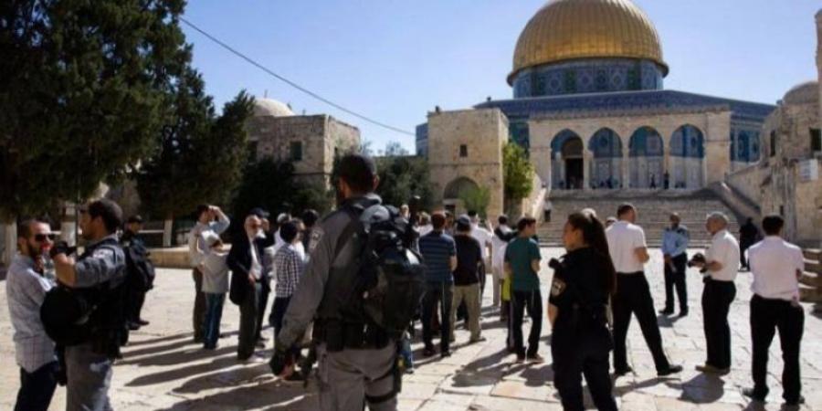 عشرات المستوطنين يقتحمون المسجد الأقصى يحماية قوات الاحتلال