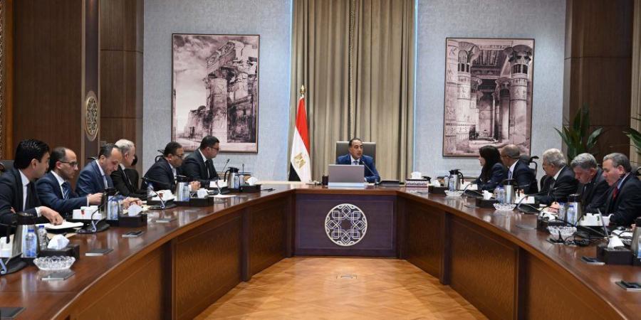 رئيس الوزراء يستعرض التوصيات والمقترحات المطروحة خلال برنامج "المواجهة"
