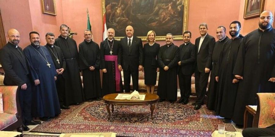الرئيس عون قطع زيارته إلى الفاتيكان وغادر روما عائدًا إلى بيروت لمتابعة التطورات الراهنة