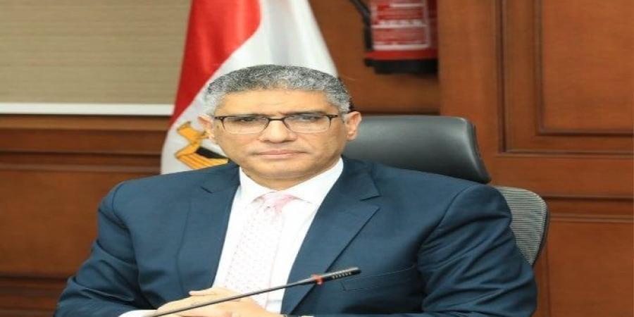 محافظ الجيزة يُهنئ أوائل الشهادتين الابتدائية والإعدادية الأزهرية
