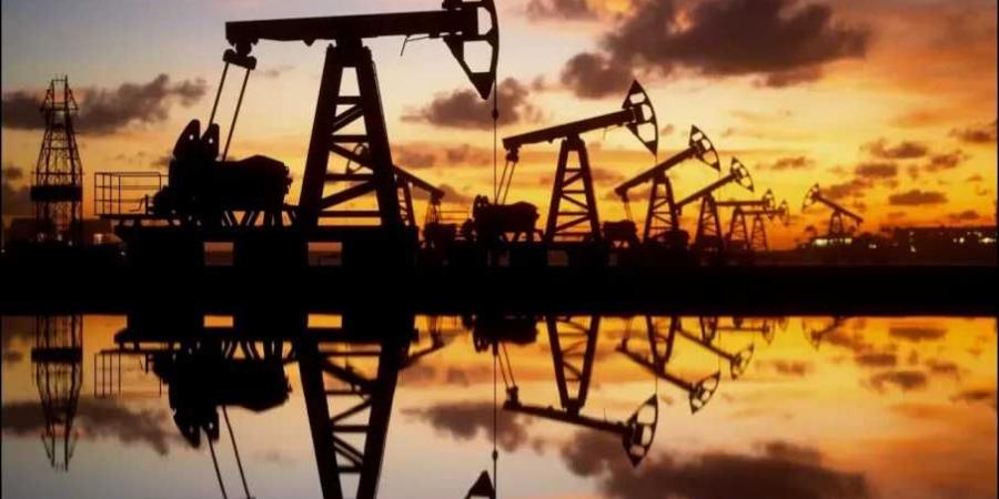 أ ف ب: أسعار النفط تقفز بأكثر من 10% بعد الهجوم الإسرائيلي على إيران
