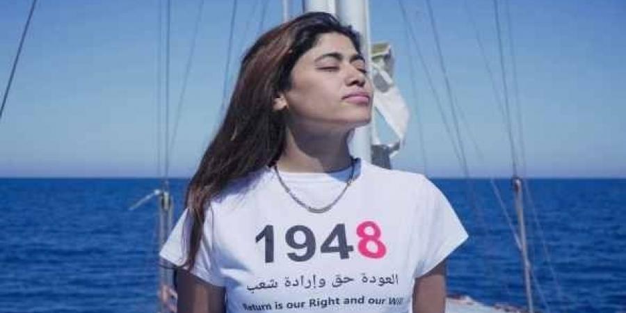 ترحيل الناشطة الفرنسية الفلسطينية ريما حسن إلى باريس بعد احتجازها على متن سفينة متجهة إلى غزة