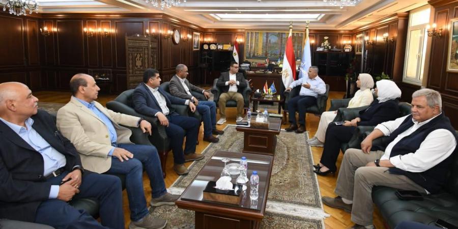  وزير الإسكان ومحافظ الإسكندرية يبحثان سبل تعزيز التعاون في مشروعات التنمية العمرانية