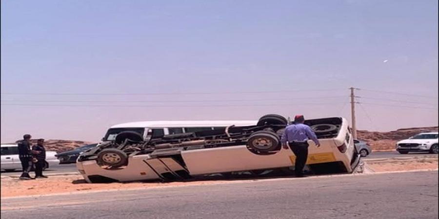 إصابة 10 أشخاص إثر تدهور حافلة ركوب متوسطة في العقبة