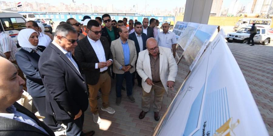 وزير الإسكان ومحافظ الإسكندرية يتفقدان مشروع كوبري 45 "محور السادات"