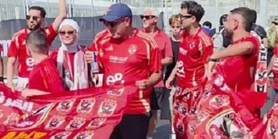 صحف الأرجنتين تسلط الضوء على جماهير الأهلى قبل الافتتاح.. فيديو