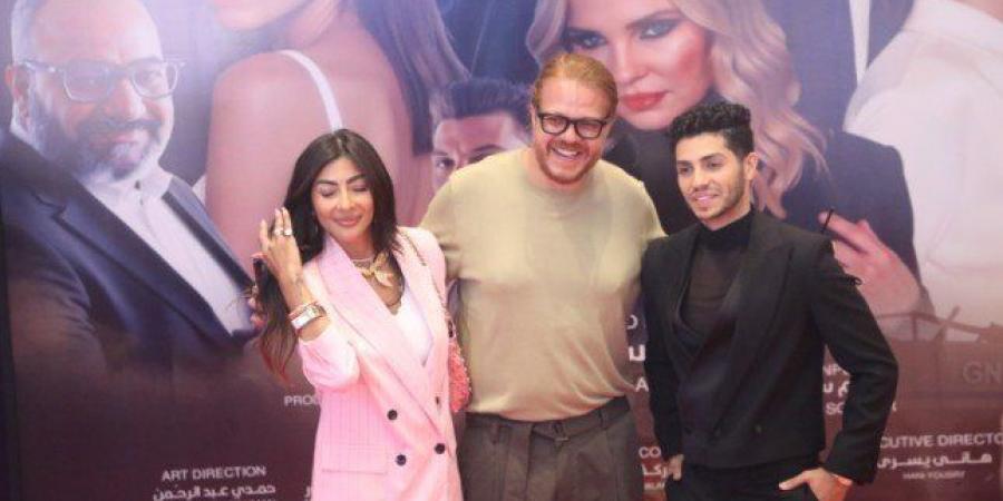 شاهد.. نجوم الفن يتألقون في العرض الخاص لفيلم "في عز الظهر"