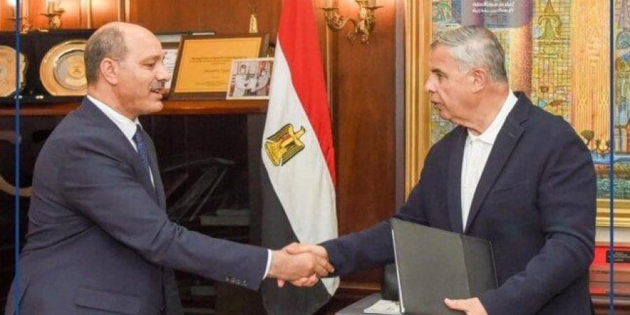 أوائل الشهادة الإعدادية بالإسكندرية.. 36 طالبًا وطالبة يحصدون الدرجة النهائية والبنات يكتسحن