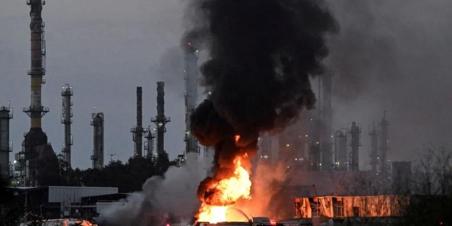 «بعد الهجوم الإيراني».. إغلاق جميع منشآت التكرير في حيفا ومقتل 3 إسرائيليين