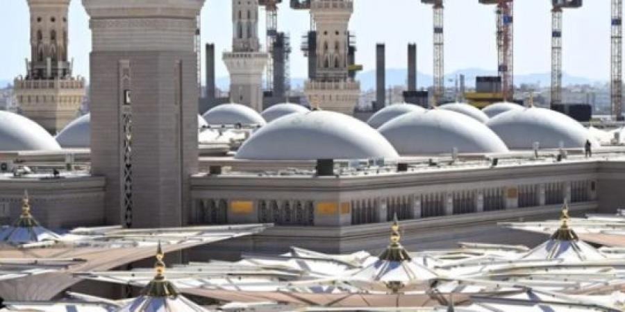 القباب المتحركة تحفة معمارية تزيّن المسجد النبوي