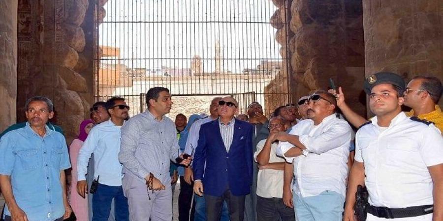 محافظ الأقصر يتفقد أعمال تطوير شاملة لمعبد إسنا والمنطقة المحيطة