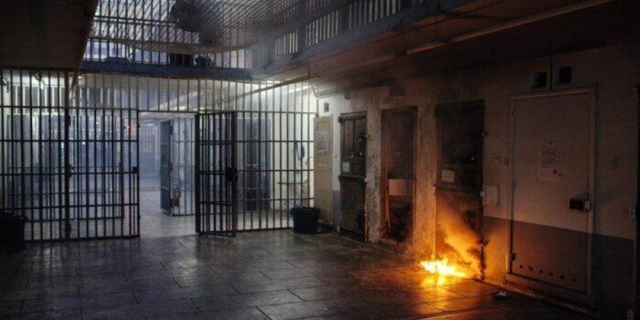 مصرع 4 سجناء وإصابة 3 حراس باختناق في اندلاع حريق سجن أوروجواي