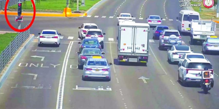 سائقون يطالبون بتوحيد الإشارات الضوئية على التقاطعات