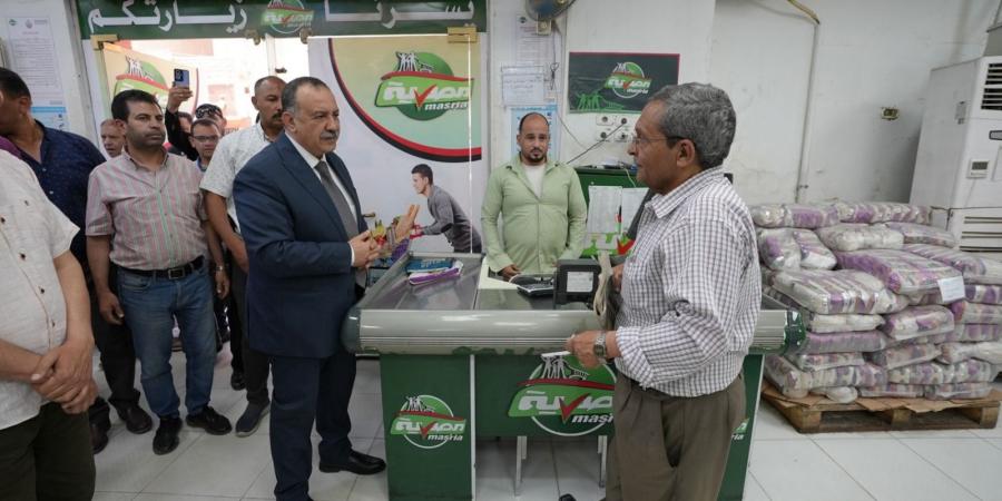 محافظ أسيوط يتفقد فرع المصرية لتجارة الجملة وتوافر كامل للسلع