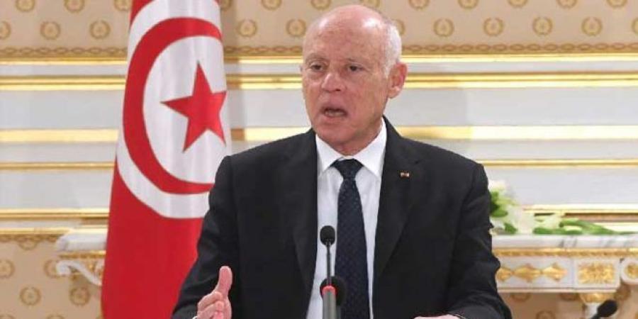 قيس سعيّد: نحو منع المناولة في القطاع العام وحلّ شركة الاتصالية للخدمات