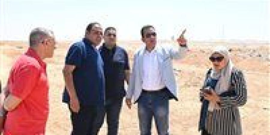 وزير الإسكان يتابع مشروعات المرافق والطرق ومشروع "ديارنا" السكني بمدينة العاشر من رمضان