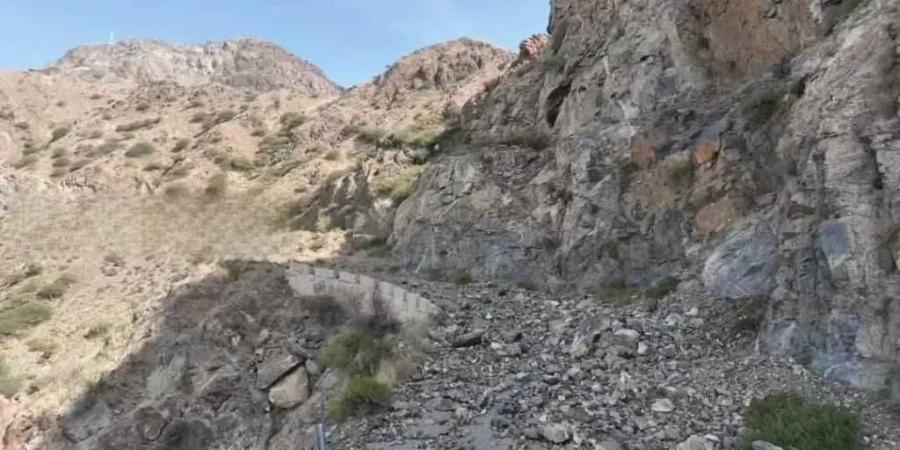 مواطنون يحذرون من فتح طريق جبل ثرة الرابط بين البيضاء وأبين دون صيانة