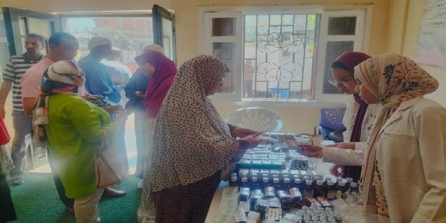 كشف وعلاج بالمجان لـ 1125 مواطنًا في قافلة سكانية متكاملة بالبحيرة