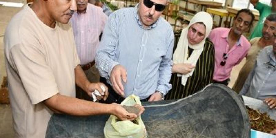 رئيس جامعة قناة السويس يتفقد مزرعة كلية الزراعة