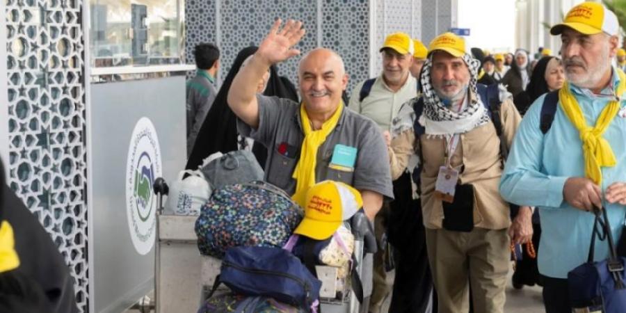 عدد من الحجاج الإيرانيين يغادرون المدينة المنورة إلى عرعر لاستكمال رحلتهم إلى وطنهم