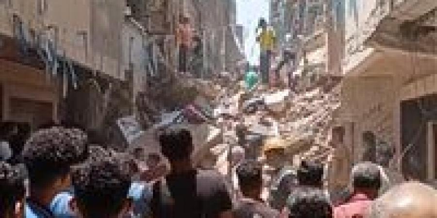 إخلاء عقار مجاور لموقع انهيار منزلين بحدائق القبة.. واستمرار عمليات البحث عن ناجين