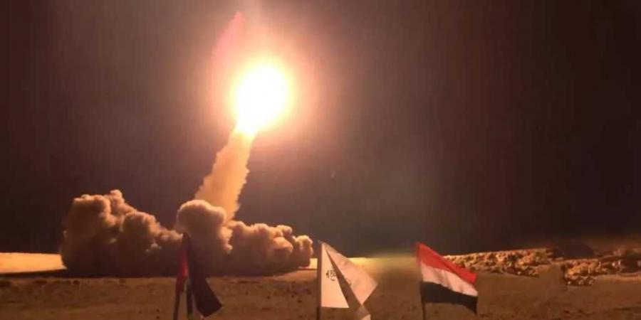 تصعيد حوثي جديد.. والرسالة واضحة: لا نية للبقاء خارج المعركة الإيرانية